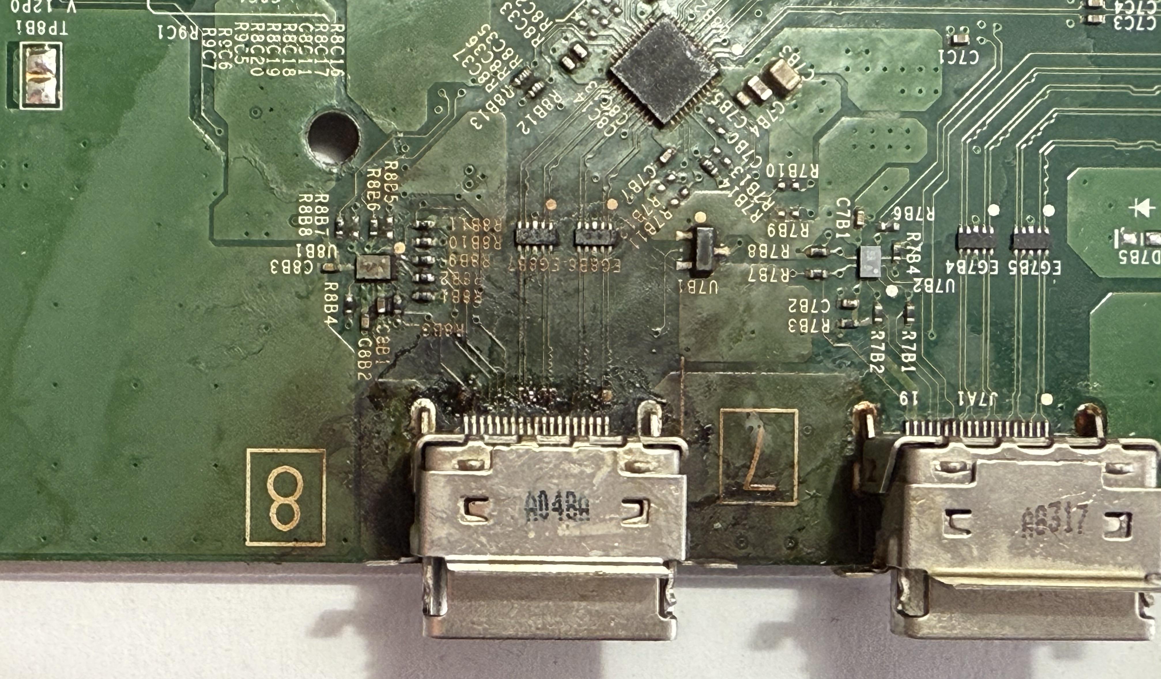 Missglückte DIY-Reparatur: abgerissene Lötpads am Xbox HDMI-Port
